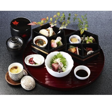 京懐石弁当　雨月