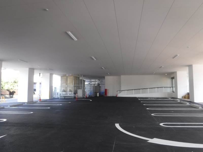西館駐車場