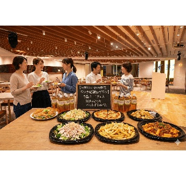 ランチ交流会プラン（平日9:00〜16:00まで利用可）｜ 会場3時間＋オードブル7品＋お茶1本＋無線マイク2本＋音響設備＋100インチモニター2台付き