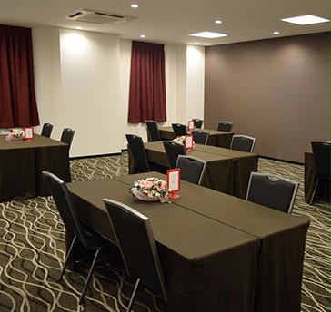 大小バリエーション豊富な会場を８室用意！
応接室もありますので大事なゲストの控え室としても御利用いただけます。
