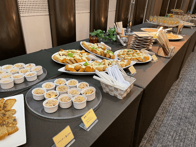 人気飲食店の自慢のビュッフェです！
(忘新年会メニュー）