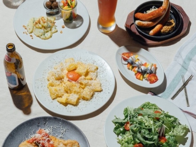 【同窓会・懇親会・歓送迎会・忘新年会に★ドイツ生ビール2時間飲放題】プロジェクターも音響設備（マイク）も無料
◆ソーセージ盛やシュニッツェルなど豪華『シュマッツ・カイザーコース』6,000円