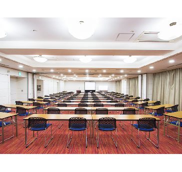 最大シアター型で２４０名収容可能です。

お客様の用途に合わせてレイアウトさせていただきます。

パーティー利用から展示会・セミナー・説明会など様々な用途でご利用いただけます。