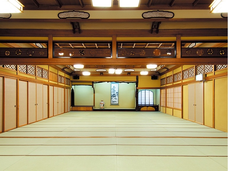【宴会場】[桜] 88畳
大人数から少人数まで、幅広く対応可能す。レイアウトもご相談ください。