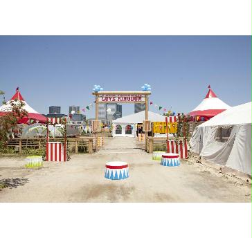Party Area『LOVE KINGDOM』には
100名様まで着席可能なBigテント
専用バーカウンター、ステージ、空調付きコンテナハウスなど、設備も充実しております。