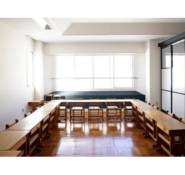 研修やワークショップの場としてもご利用いただける会議室。3,300円/3h（利用可能時間：9時〜20時）
※会議室をご利用の際は、お電話にてお問い合わせください。
