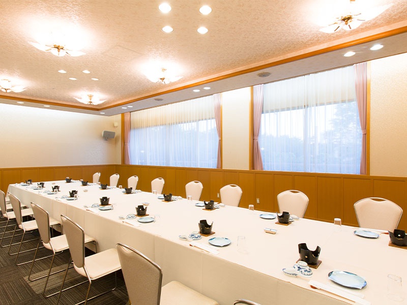 中小規模での会合に最適なホール　福智の間