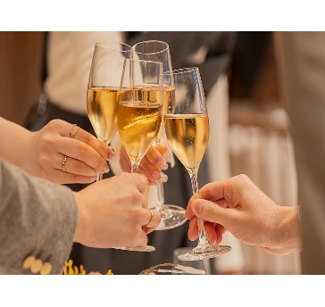 【2027年成人式後の同窓会にも！無料送迎バス付】同窓会プラン　2時間飲み放題付き¥7,500〜／人
