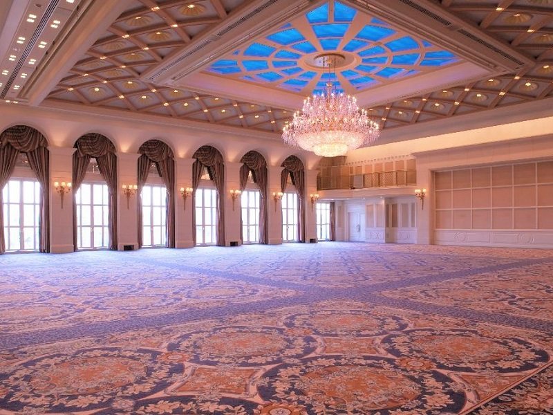 3階 エンパイアルーム
・面積：946m²　　天井高：7.9m
・カクテルブフェ：600名、着席ブフェ：250名、正餐：410名、シアター：680名、スクール：390名