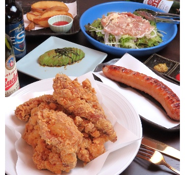 大人気スパイシーチキン付！お料理５品＋世界ビールお好きなの１本サービス２時間飲み放題
