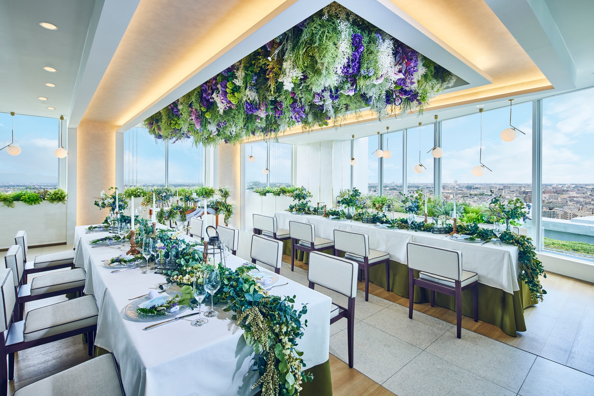 【SKYLOUNGE】74.9㎡/22.7坪
■着席～40名様
■立食～80名様