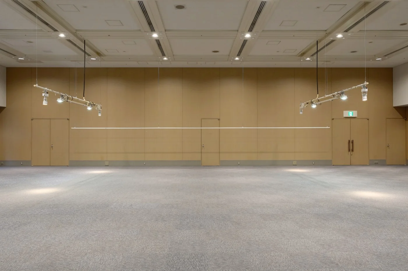 【3F ホールA】イベント内容に合わせた照明の増設やスクリーンを吊るすことも可能です。