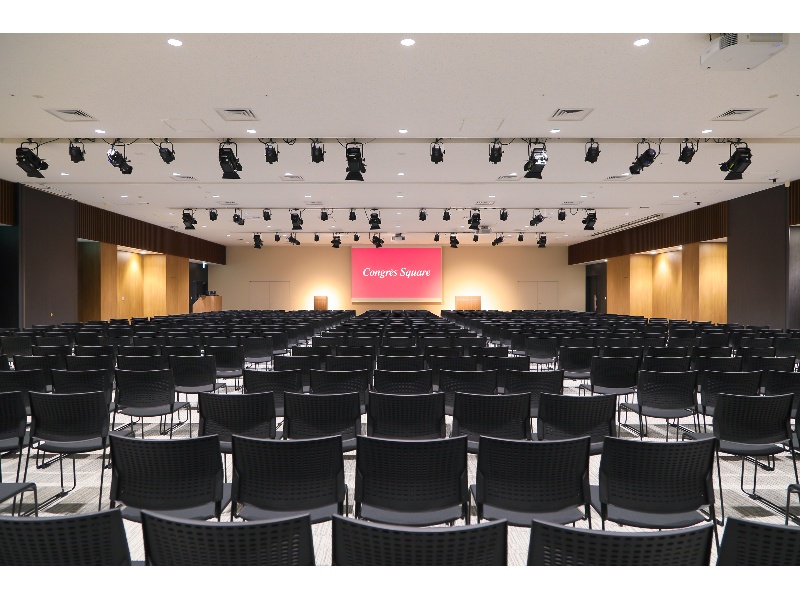 【ホール1・2】スクール480席/シアター621席収容可能。590㎡/天高4m/2分割可能。