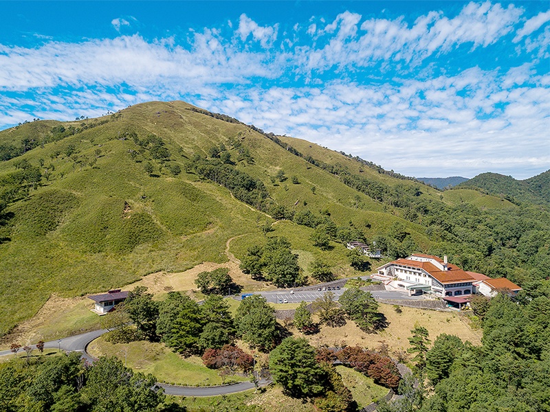 深入山の麓に佇む宿です。気分転換に自然豊かな場所で研修、ミーティングや合宿はいかがでしょうか。