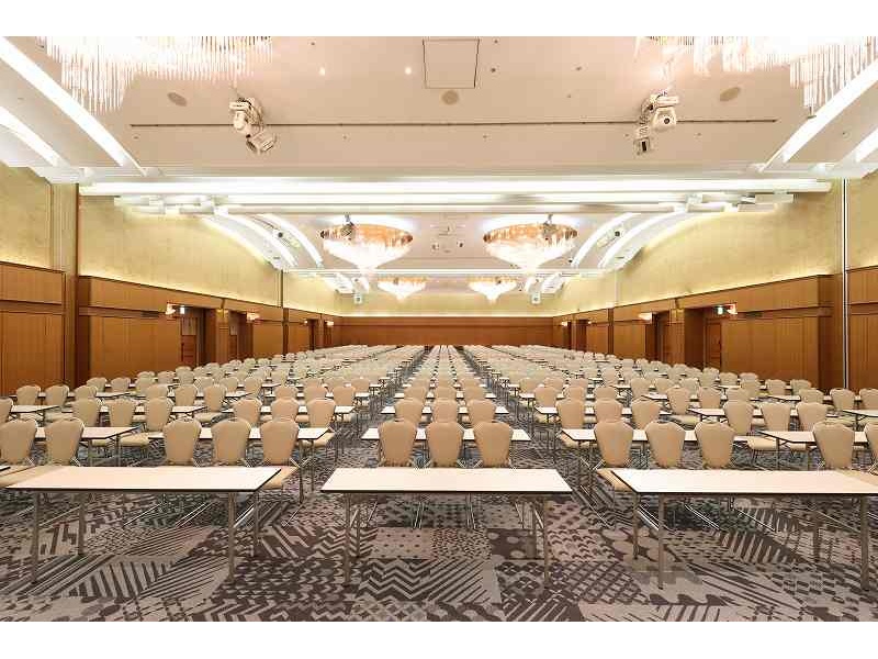 【バンケット】２Ｆ　潮騒
（会議：スクール形式）