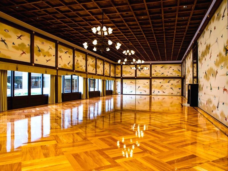 明治記念館本館・金鶏