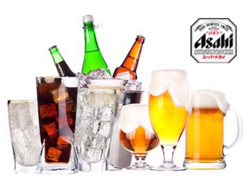 瓶ビール（アサヒスーパードライ）、ウイスキー・焼酎・梅酒など様々なアルコールメニューを飲み放題でお楽しみいただけます。（ウーロン茶/オレンジジュースなど、ソフトドリンクもご用意しております）