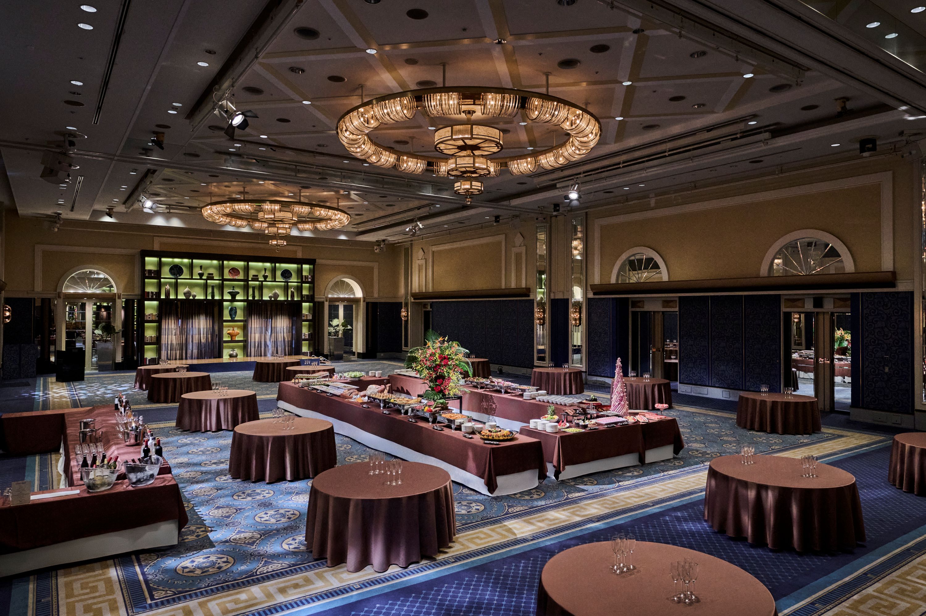 【ザ ボールルーム】
着席360名/立食700名/スクール360名/シアター540名