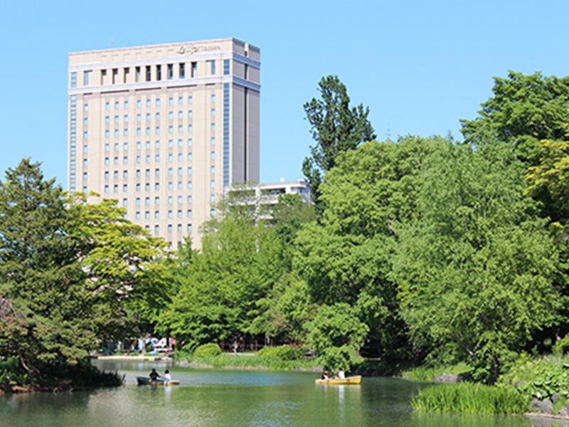 中島公園からの外観

美しい中島公園が目の前に広がり札幌市内を一望できる絶好の眺望。優雅な雰囲気あふれる空間から、観光地へのアクセスも便利です。