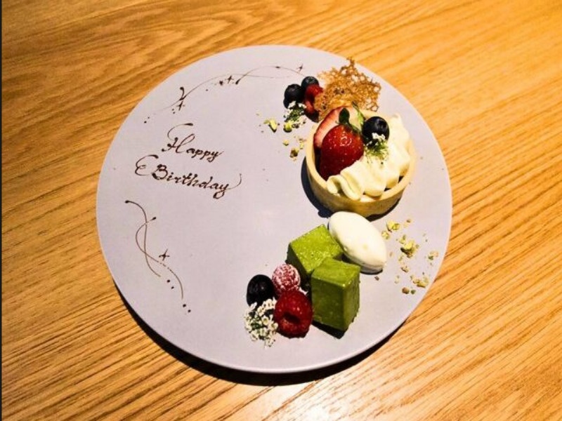 お誕生日や記念日用のアニバーサリープレート。
ぜひ特別な日のお食事に。