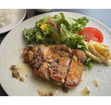 【全 8品 】豪華8品♪キノコのレモンクリームパスタ、鶏肉の漁師風煮込みなど＋シェフ手作りのデザート&飲み放題付き