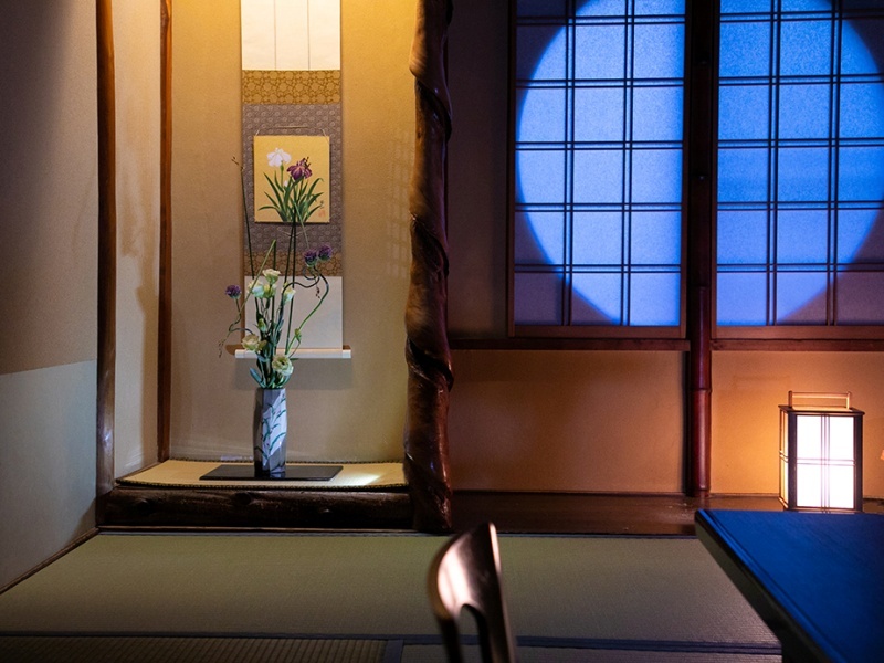 【お部屋（例）】
季節のお花で皆様をお出迎え
