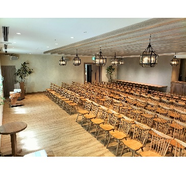 【飲食なし✕会場貸し】4時間からご利用可能◆1時間27,500円（税込）マイク・音響機材使用無料！会議+パーティー利用はお一人様6600円から