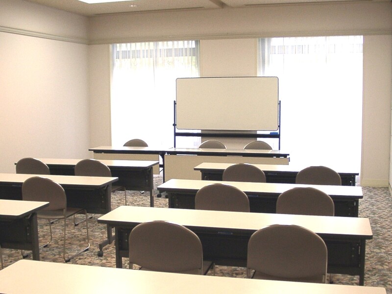 【会場】
フェニックスは最大32名様まで収容可能です。
