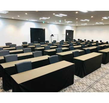 スクール形式60名収容可能な会場です。
様々な用途でご利用いただけます。