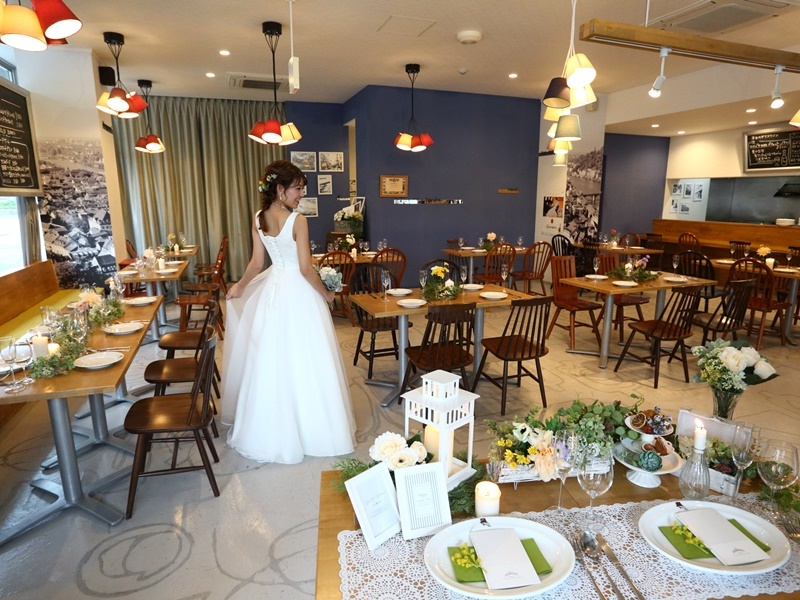 青を基調としたとても可愛らしく清潔感あふれる店内が魅力。プロヂュース会社のご紹介も可能ですが、直接プランがお得ですね🎵
