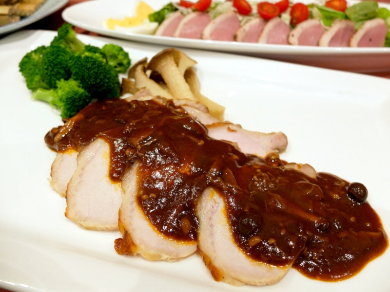 【会食プラン(例)】
大切な人との時間を過ごすのにふさわしいよう、心をこめた料理でおもてなしいたします。