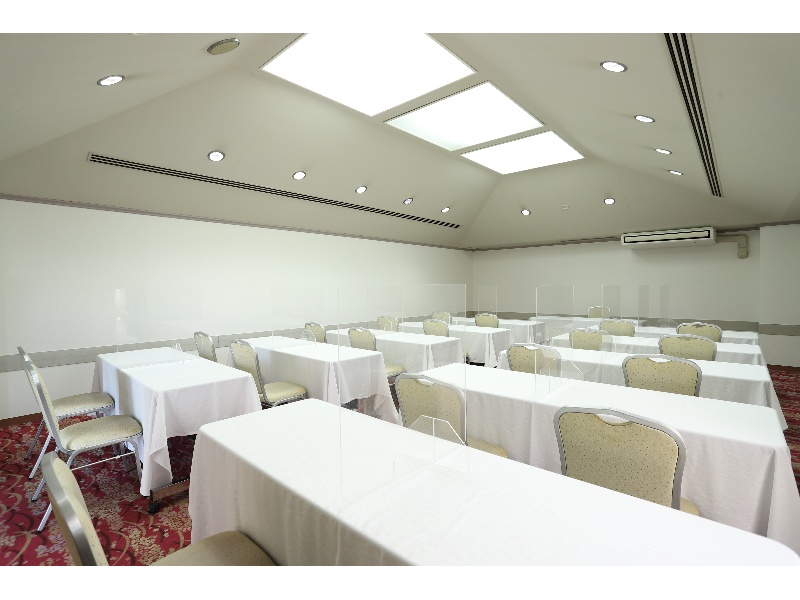 小会議室　スクール形式（最大20席）使用例