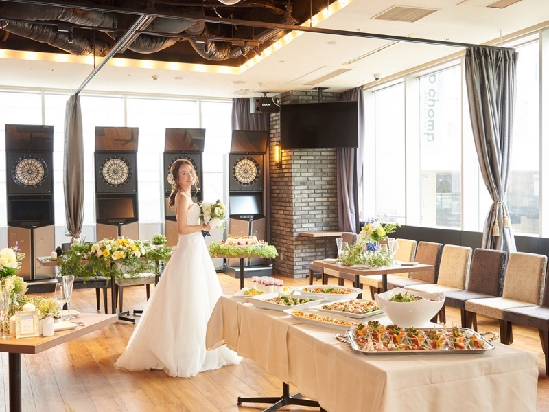 「結婚式・二次会」
ウェディング二次会・打ち上げ・記念日パーティーなど特別な1日にふさわしい空間を。
着席：最大55名様 立食：最大80名様
来店時間：12:00～翌03:00