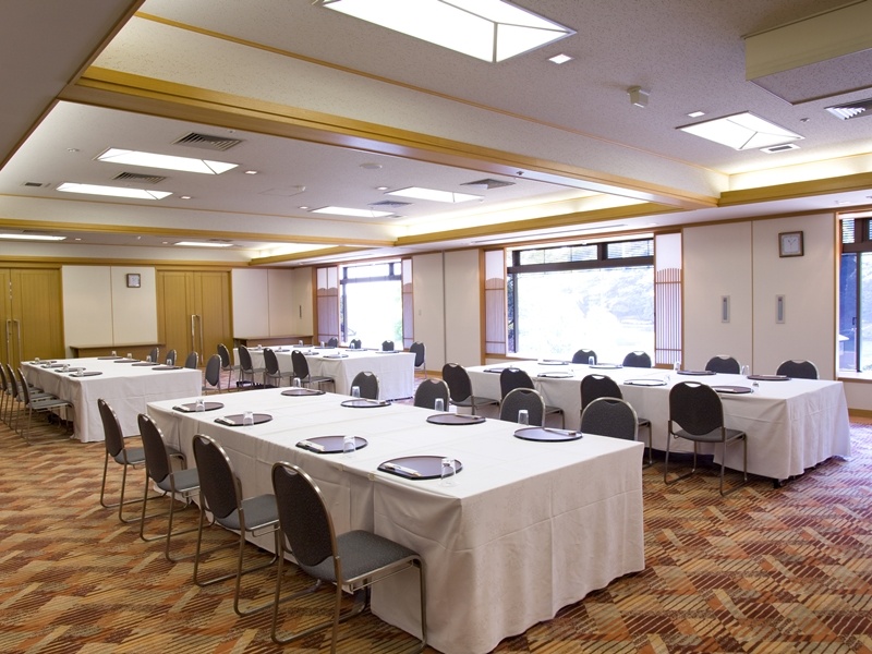 会議室「桂川」ではご宴会にも対応