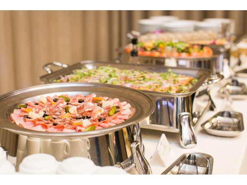 ☆ﾋﾞｭｯﾌｪ・大皿・ﾌﾙｺｰｽのｼｪﾌ特製のお料理☆
パーティシーンに合わせたお料理をご提案。既存メニュー以外の完全特製メニューをご提供。1日限定のオリジナルメニューでお腹も大満足！