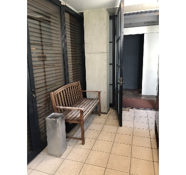 1階喫煙所
会場から徒歩5秒