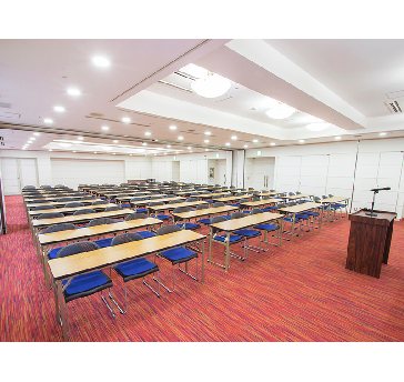 最大シアター型で２４０名収容可能です。

お客様の用途に合わせてレイアウトさせていただきます。

パーティー利用から展示会・セミナー・説明会など様々な用途でご利用いただけます。