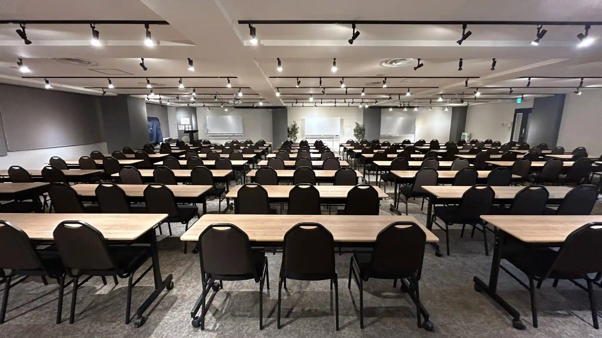 スクール形式144名着席可能 - TIME SHARING 新宿4Aの写真