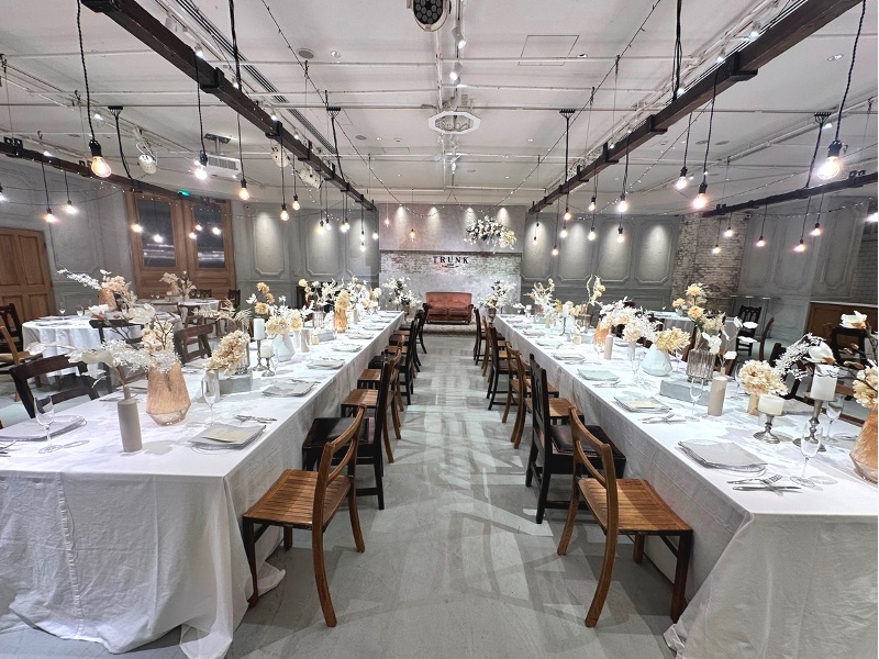 【1F BANQUET】
246㎡
天井高3.5ｍ
※一部装飾は有料