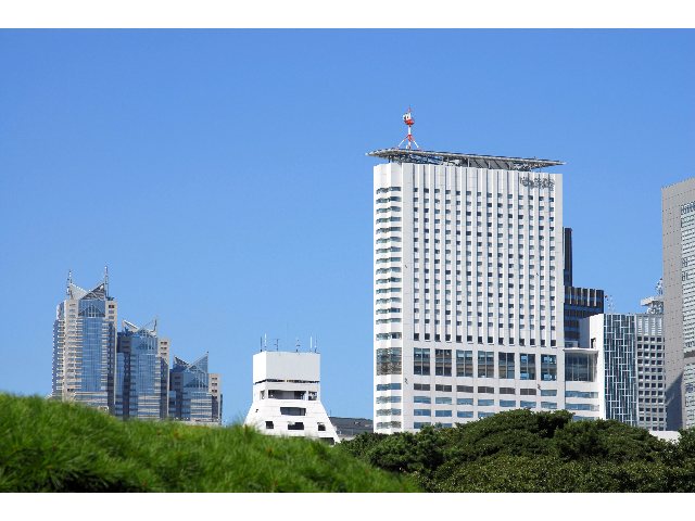 パーティーフロアーは21階、地上100ｍから大パノラマ。眼下に広がる新宿御苑の季節の移り変わりを眺めながらのご会食に最適です。思い出の１ページに是非加えてください。