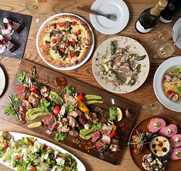 【Pizzaを楽しむ!カジュアルプラン】本格石窯ピッツァを中心に、みんなでシェアしやすいイタリア料理をラインナップ。友人同士の食事会、会社利用におすすめの定番プランです。月〜木はさらにお得な特典つき!