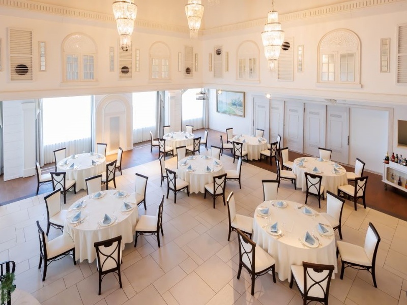 【15階中宴会場　エスカーレ】
着席：60名／立食：80名