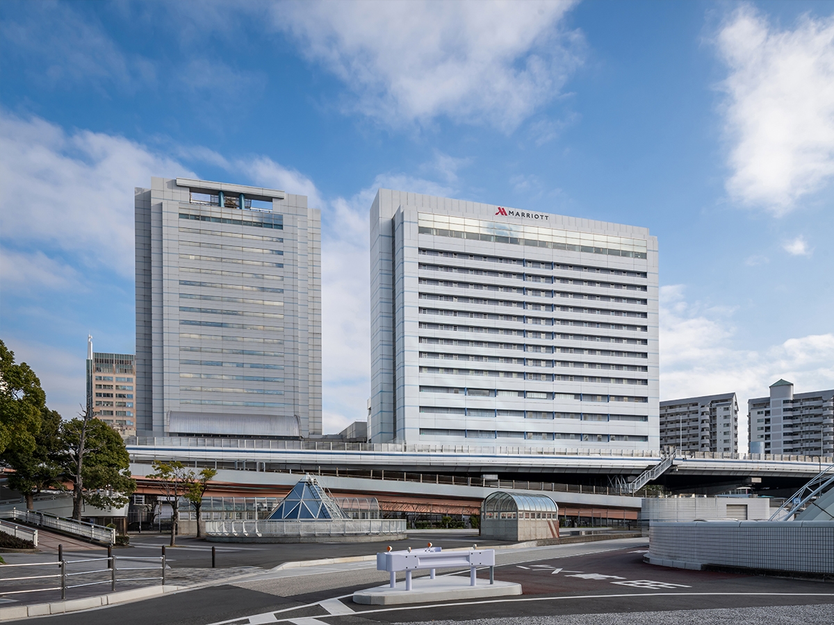 神戸駅直結の好立地ホテル内 寛ぎに満ちた贅沢空間が舞台。神戸らしい絶景を独占。