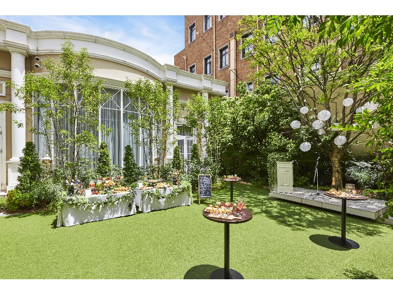 解放感ある緑溢れるガーデンでの懇親会は、当館ならではのおもてなし。