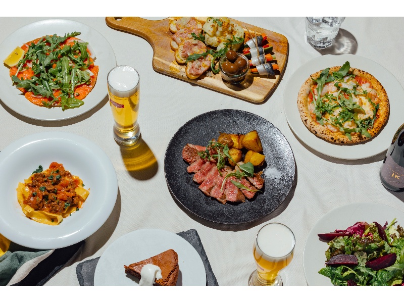 オリジナルクラフトビールとこだわりの料理をご用意しております。