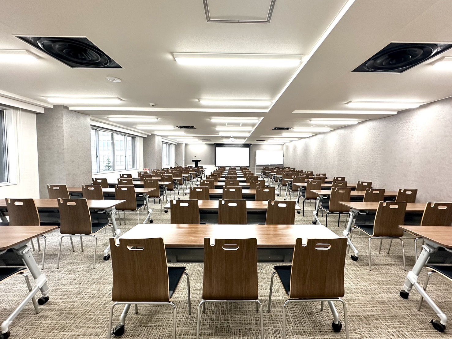 スクール形式90名着席可能 - TIME SHARING 新宿5Aの写真