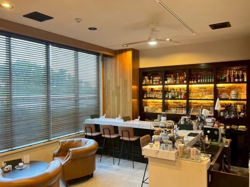 Cafe＆Bar -ICHIBO-
全席禁煙。総席数14席（カウンター6席、2名テーブル1席、4名テーブル1席、補助椅子2脚）をご用意しており、お一人様でもグループでもご利用いただけます。お祝いやサプライズにも対応可能です。