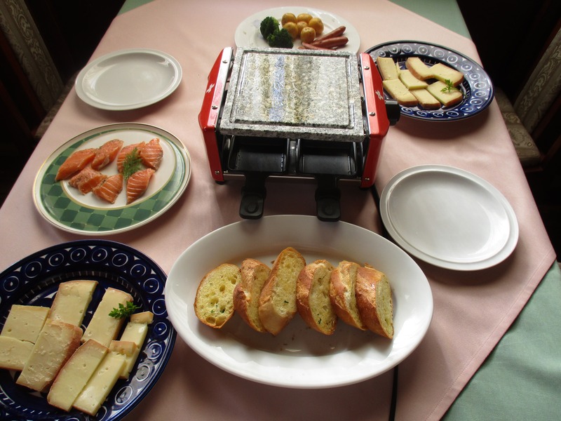 ラクレットチーズコース｜温野菜・ウィンナー／サーモン・デザート付きの2コース