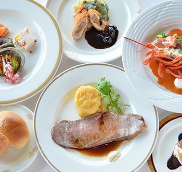 お客様とともに育んできたアラスカの味！
独自の調理・味付でお客様のニーズに応え続け生まれた"アラスカ風"
世代を超えて愛されるビーフカレー、
リクエストから生まれたオニオングラタンスープは絶品です。
