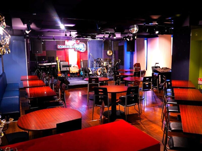 【会場】
広々とした店内には、プロジェクターも完備しております。